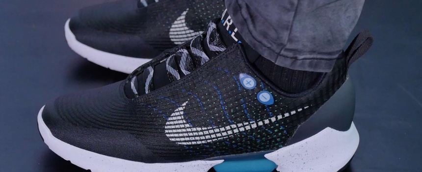 Hussain Almossawi diseña tenis de fútbol futuristas con luminiscencia  inspirados en Tesla | Leisure \u0026 Lux
